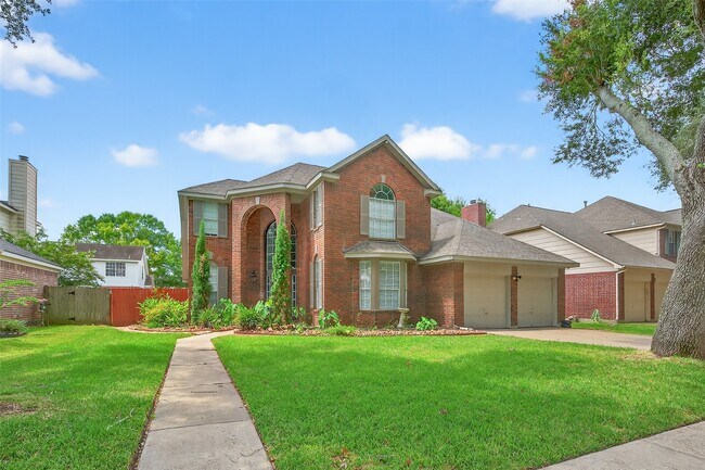 Building Photo - 818 Hyacinth Pl
