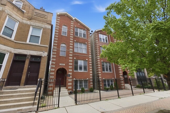 Building Photo - 2033 W Huron St