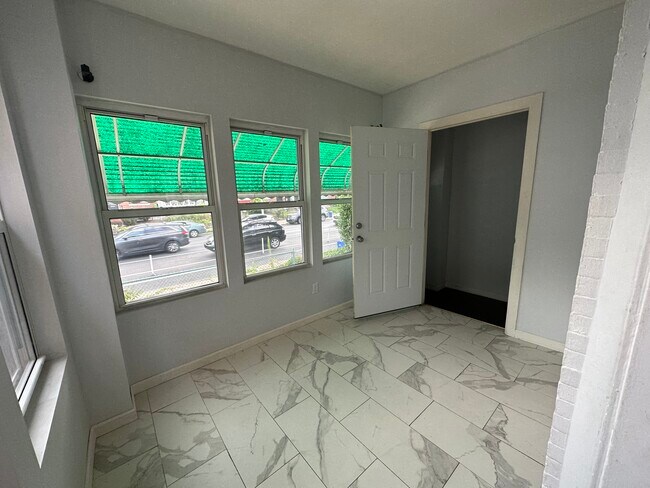 Building Photo - 5029 Chestnut St