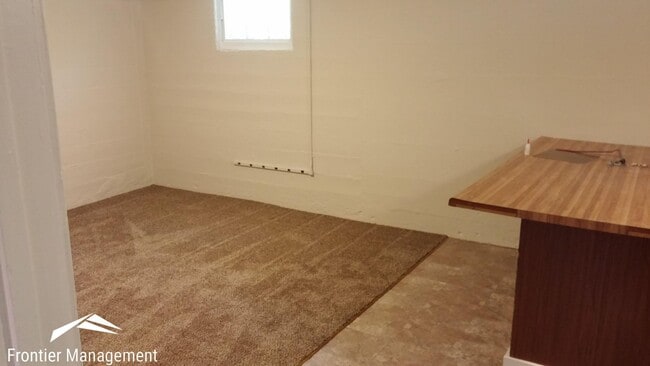 Building Photo - 626 Bertrand St