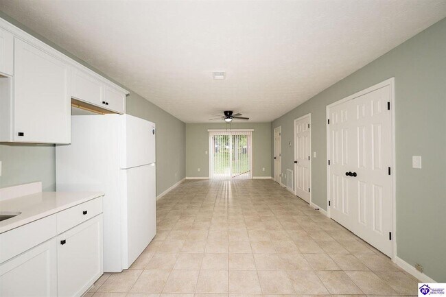 Foto del edificio - 115 Poplar Cir