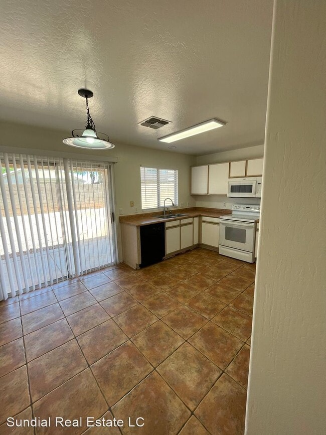 Building Photo - 3 br, 2 bath House - 12508 N. 121st Ave.
