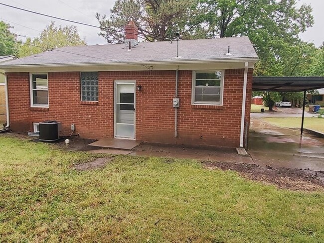 Building Photo - 1856 S Pinecrest St