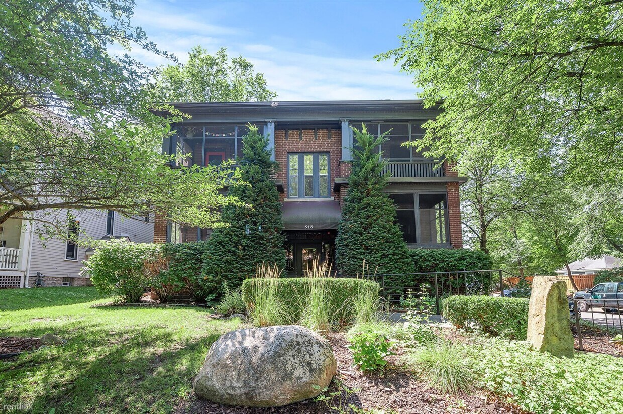 Primary Photo - 2 br, 1 bath Condo - 918 Goodrich Avenue