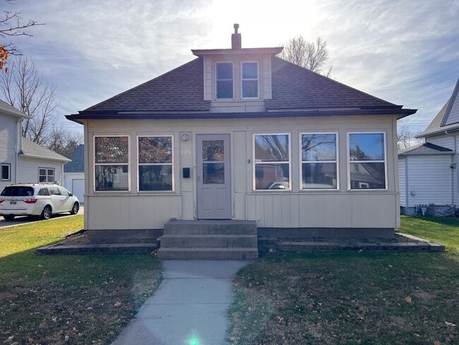 Building Photo - 805 E 4th Ave