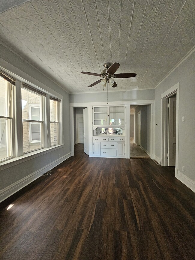 Building Photo - 1444 N Avers Ave