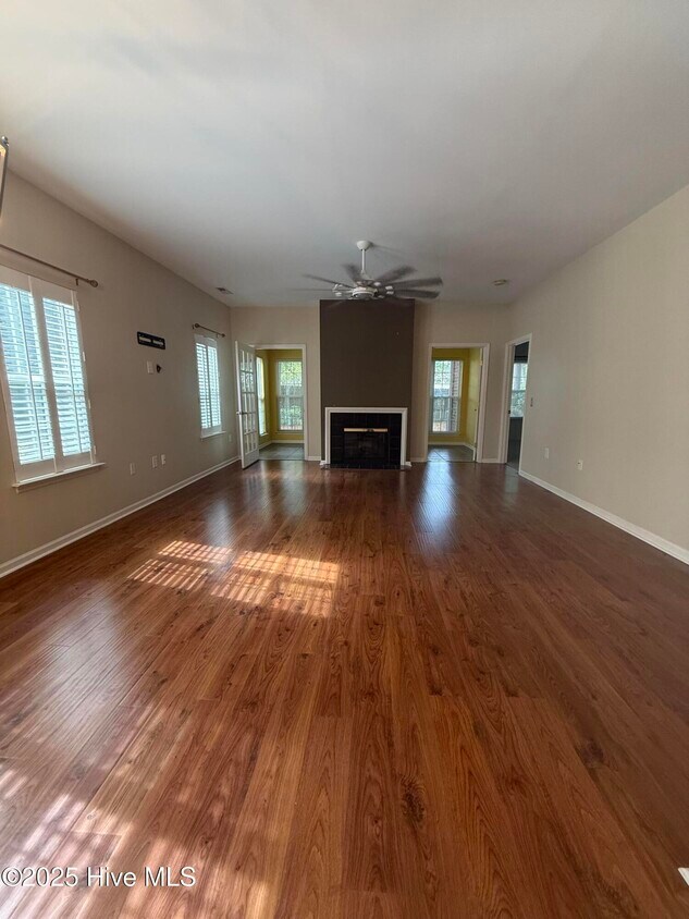 Foto principal - 2231 Locksley Woods Dr