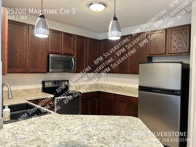 Building Photo - Spacious 2-bedroom