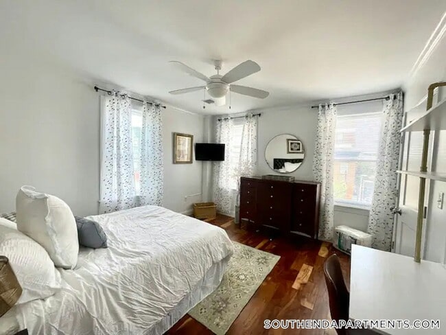 Building Photo - 1008 Tremont St