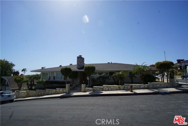 Building Photo - 2401 Robalo Ave
