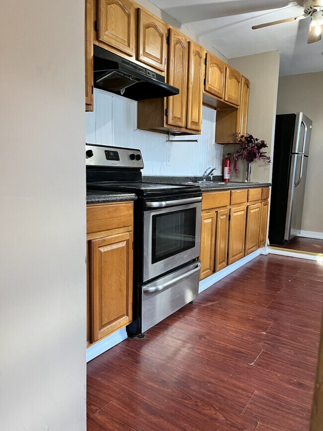 Building Photo - 1624 Fairview St