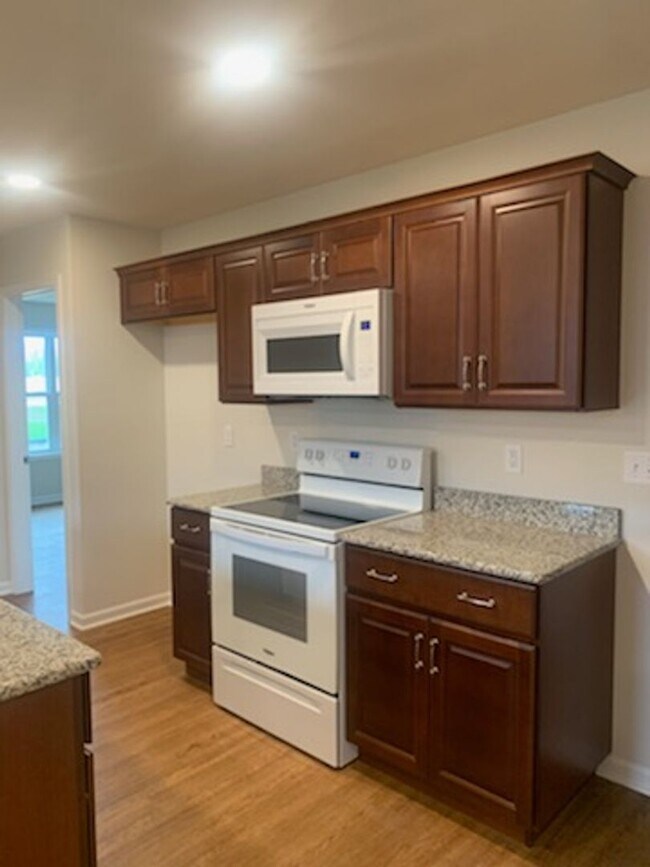 Building Photo - 3 bedroom, 2 bath House