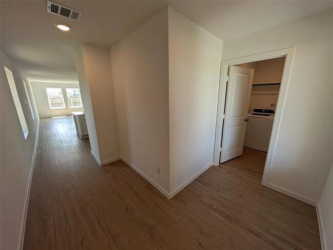 Foto del edificio - 9227 Terrace Dr