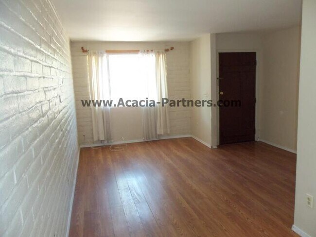 Foto del edificio - Sam Hughes Close to U of A and Himmel Park