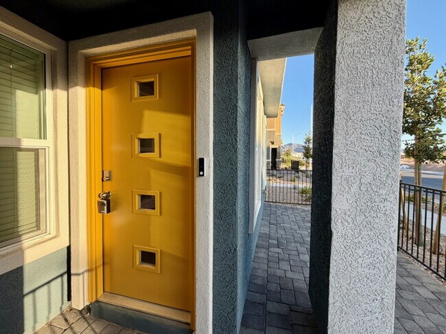 Foto del edificio - 2026 BRAND NEW 3 BED 2.5 BATH 2 CAR GARAGE TOWNHOUSE W/ LOFT, SOFTENER, RO FILTER, EV CHARGER & O...