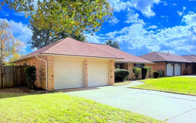 Building Photo - Well cared for beautiful 3 bedroom 2 bathr...