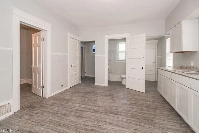 Building Photo - 4 BD/1 BA