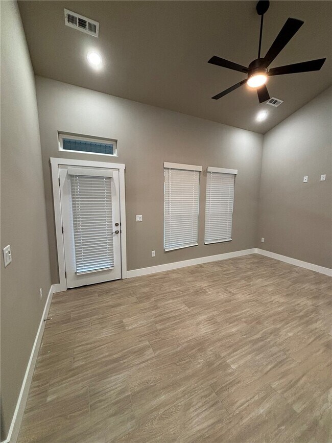 Foto del edificio - 470 Azurite Rd