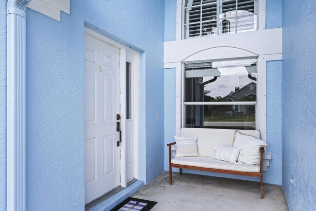 Building Photo - 6238 Pompano St