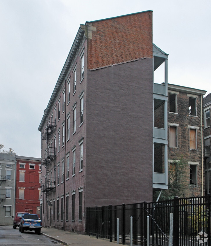 Building Photo - 18 East 15th