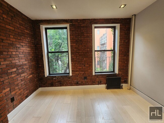 Building Photo - Tenth Avenue