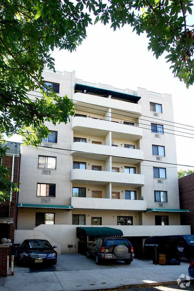 Building Photo - 13338 Avery Ave