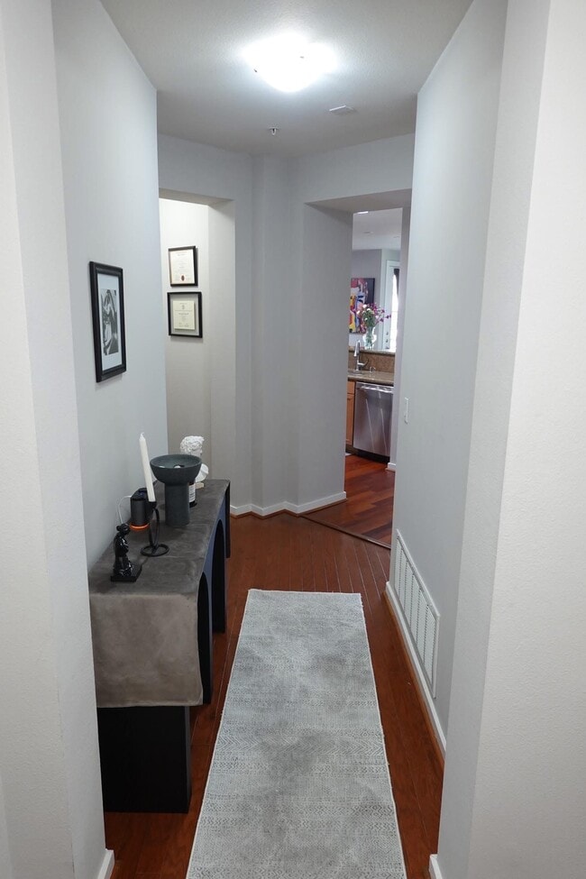 Building Photo - 7342 Oak Manor Dr