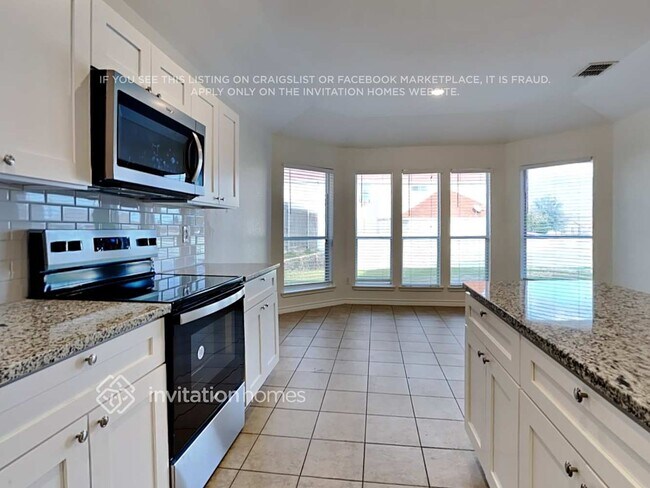 Foto del edificio - 1000 Fox Willow Ct