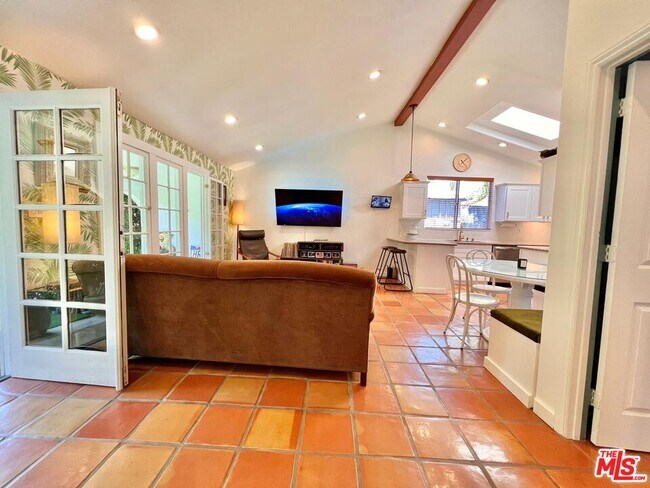 Foto del edificio - 708 Westmount Dr