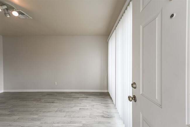 Foto del edificio - 15222 Wickbriar Dr