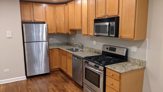 Kitchen - 1140 W Morse Ave