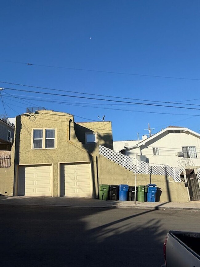 Foto del edificio - 2+1 w/all appliances + garage in central L...