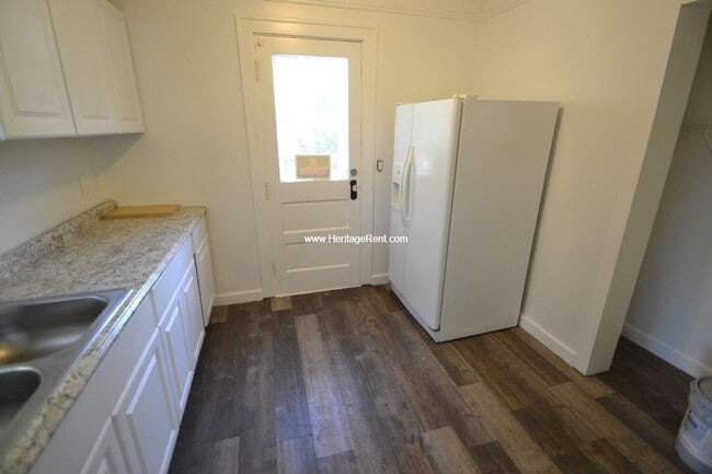 Building Photo - Big 4 bedroom Single Family Home in Cheviot