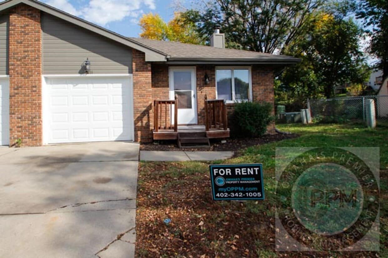 Primary Photo - Comfortable 2 Bedroom/ 2 Bathroom Duplex |...