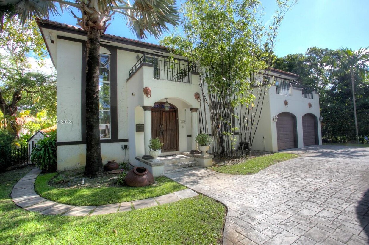 Foto principal - 1221 Bird Rd