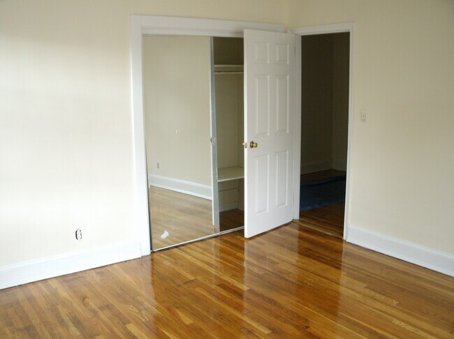 Foto del edificio - 5301 Glenwood Rd