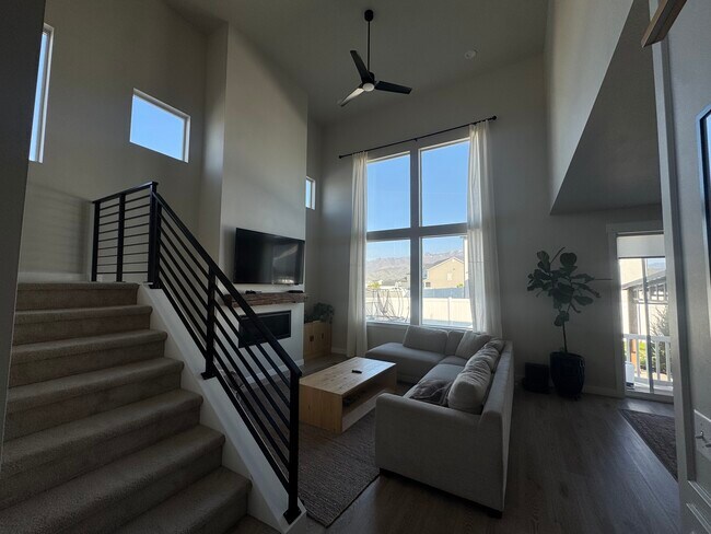 Building Photo - 4595 N Kings Peak Way