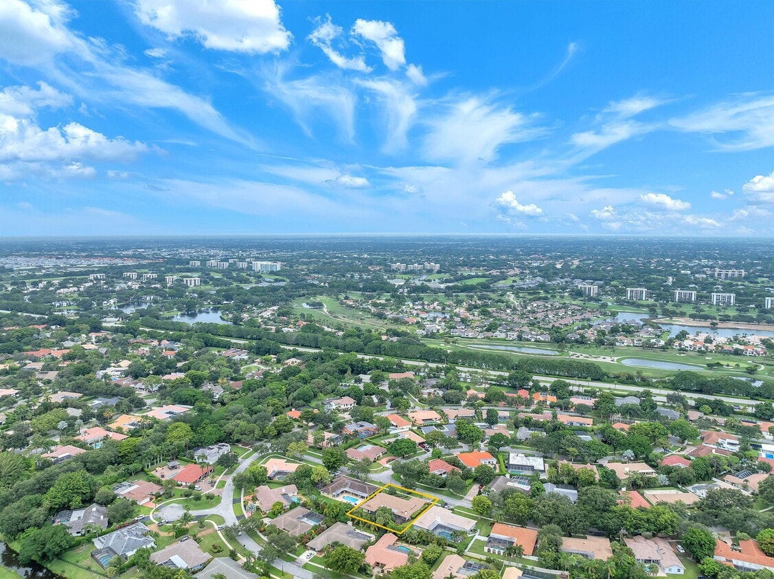 Building Photo - 6878 Entrada Pl