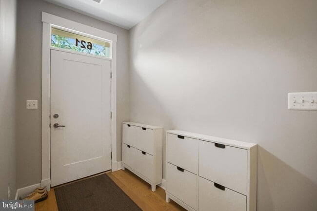 Building Photo - 621 Parkside Pl NE