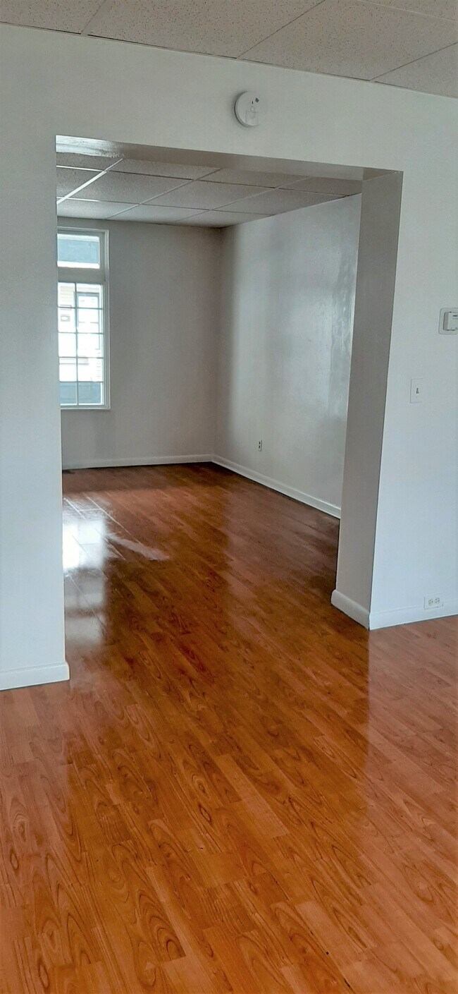 Foto del edificio - 2410 4th Ave
