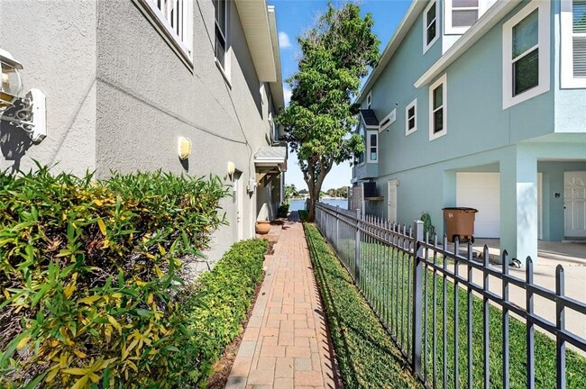 Foto del edificio - 2509 Bay Blvd