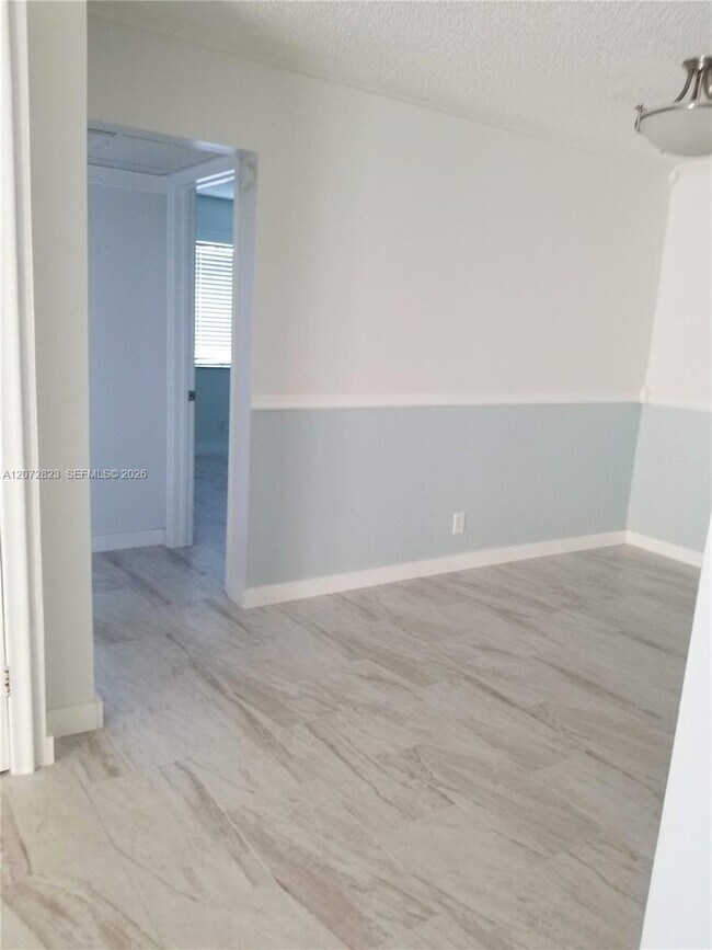 Foto del edificio - 11334 Royal Palm Blvd