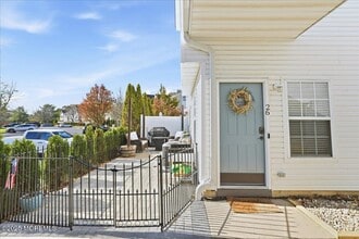 Building Photo - 26 Dover Ct