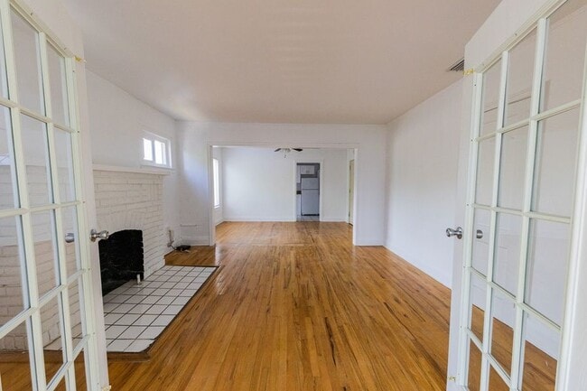 Building Photo - 3002 W Sitios St