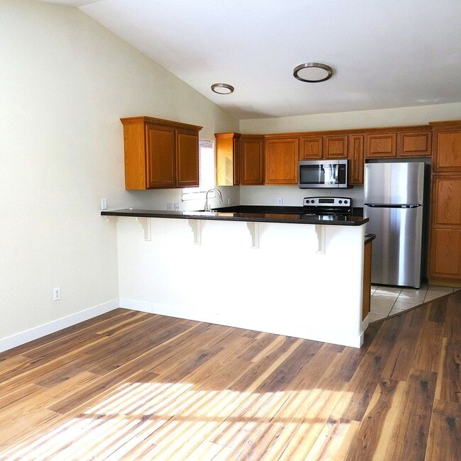 Building Photo - FREE RENT UNTIL THE END OF THE MONTH!!!