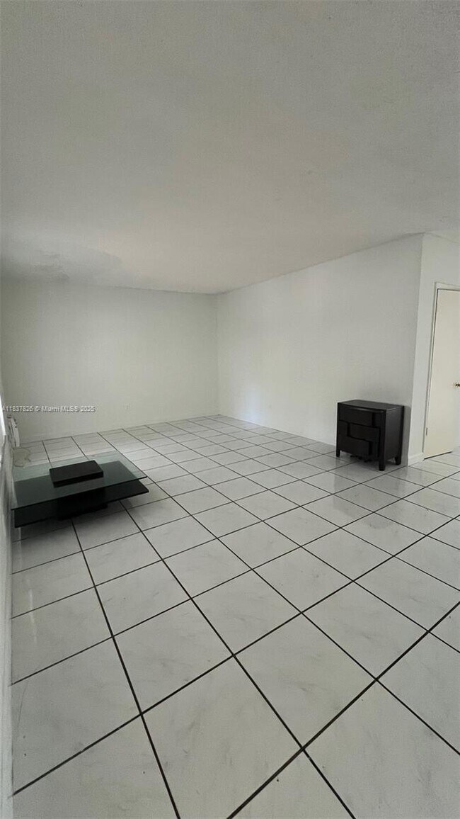Foto del edificio - 7920 East Dr