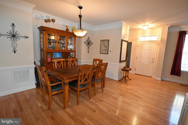 Building Photo - 805 Thicket Ct