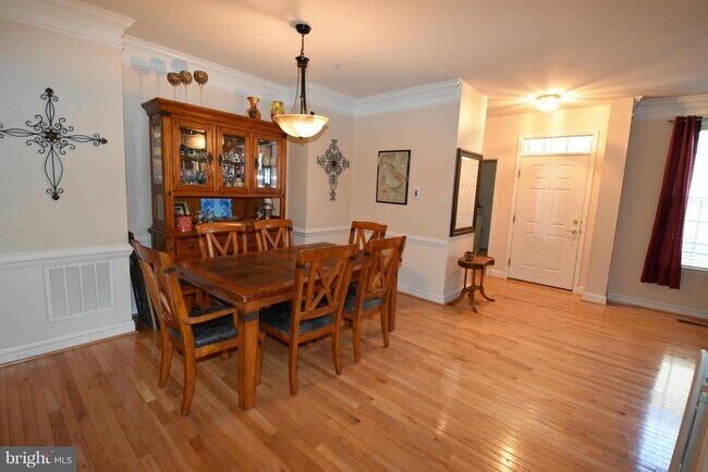 Foto del edificio - 805 Thicket Ct