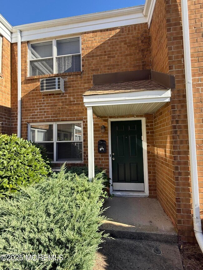 Foto del edificio - 728 Greens Ave
