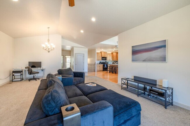 Foto del edificio - 210 Edgewood Cir